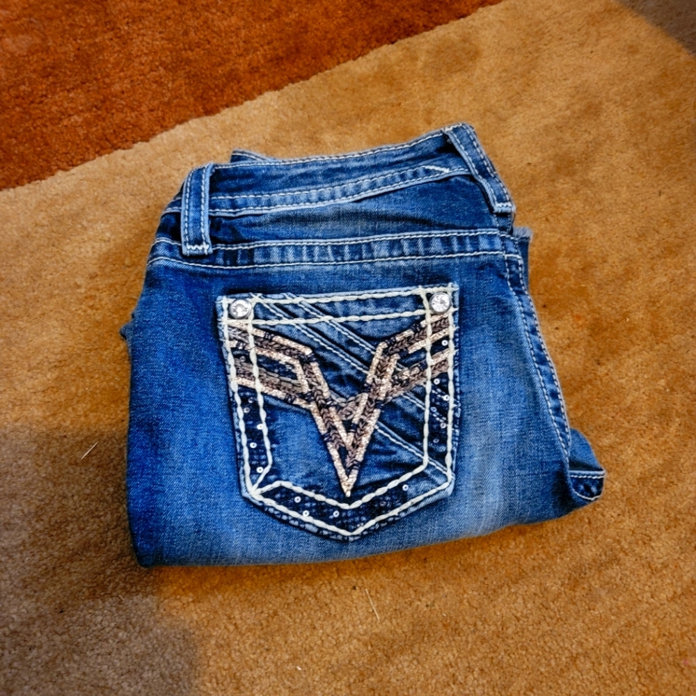Vigoss Blue Embellished Pocket Capri Jeans